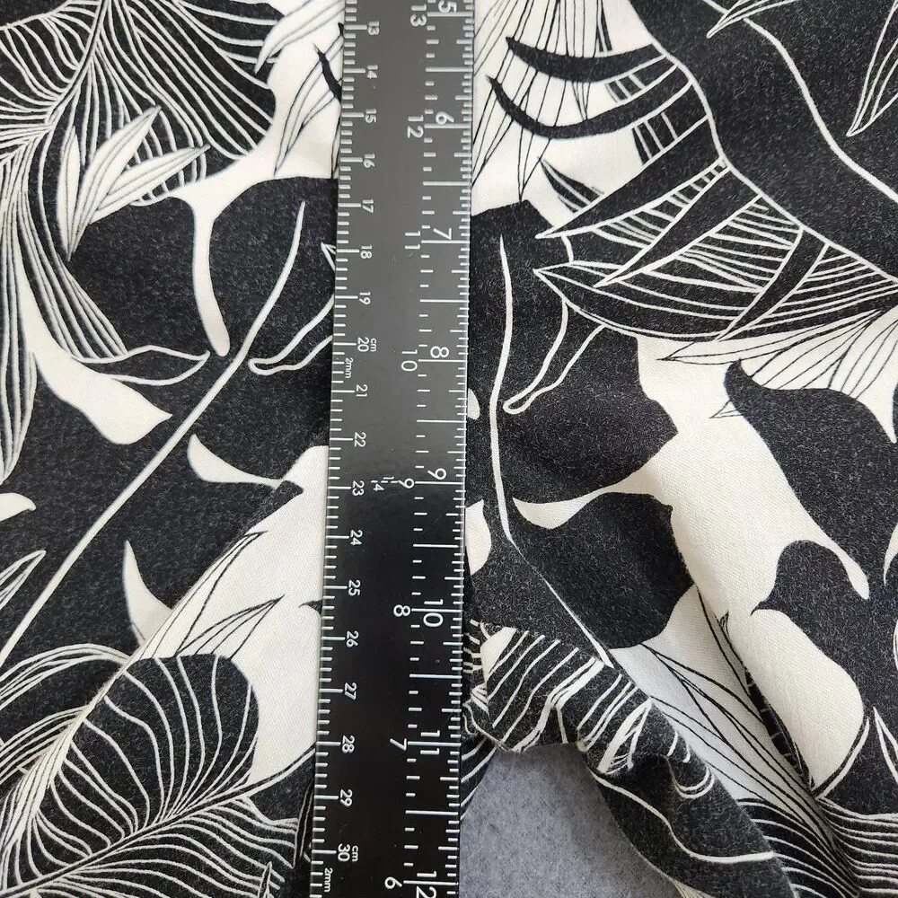 Chico's Women .5 US 6 Black Floral Mid Rise Skinny Pull On Ankle Pants - Picture 9 of 10